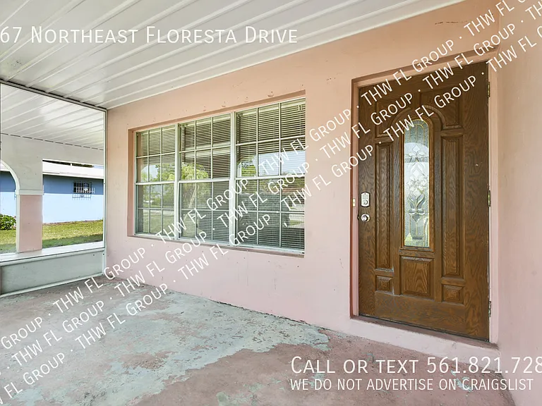 267 NE Floresta Dr — Photo 3