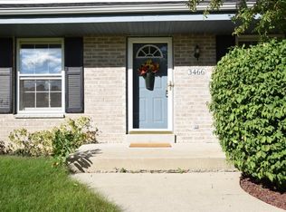 3466 E Debbie Dr, Oak Creek, WI 53154
