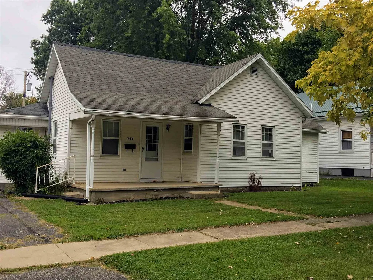 338 W Walnut St photo 1