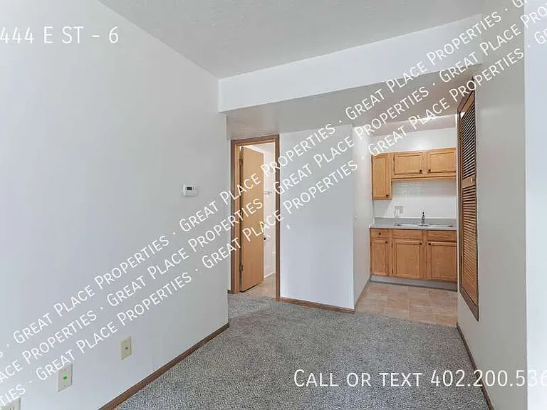 2444 E St #6 — Photo 11