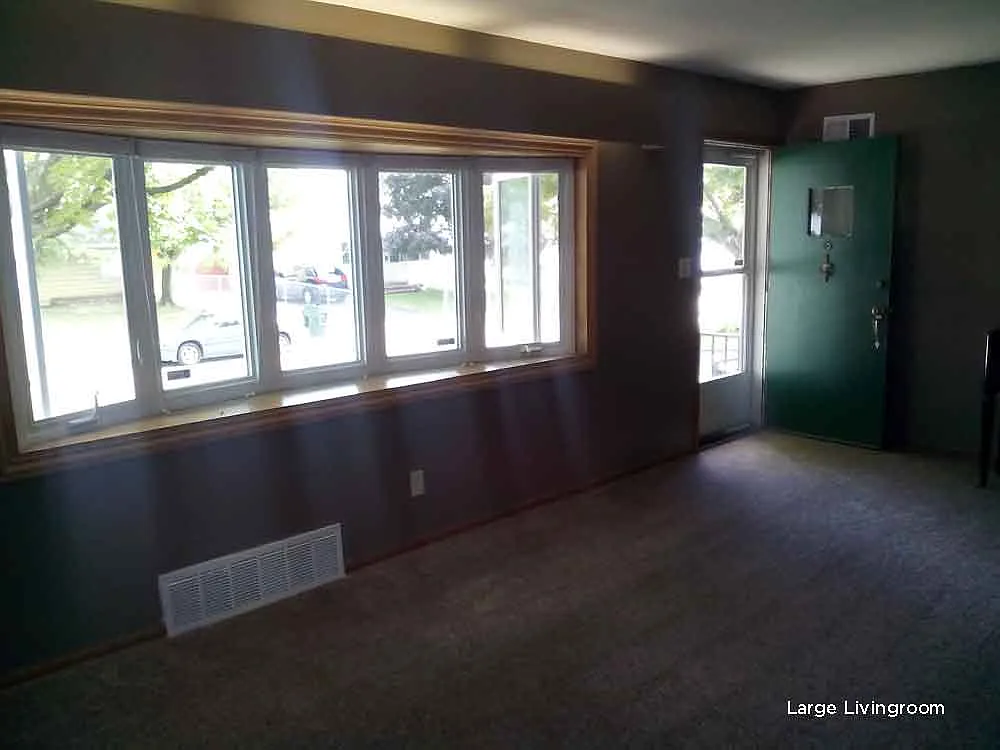 665 Augusta Ave photo 1