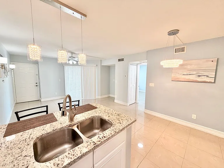 150 Santa Clara Dr #4 — Photo 8