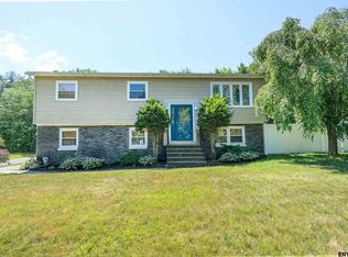 31 Manchester Rd, Voorheesville, NY 12186