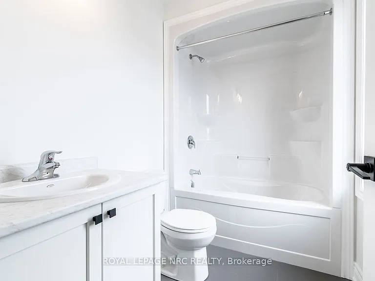 121A Moffatt St #21 — Photo 25