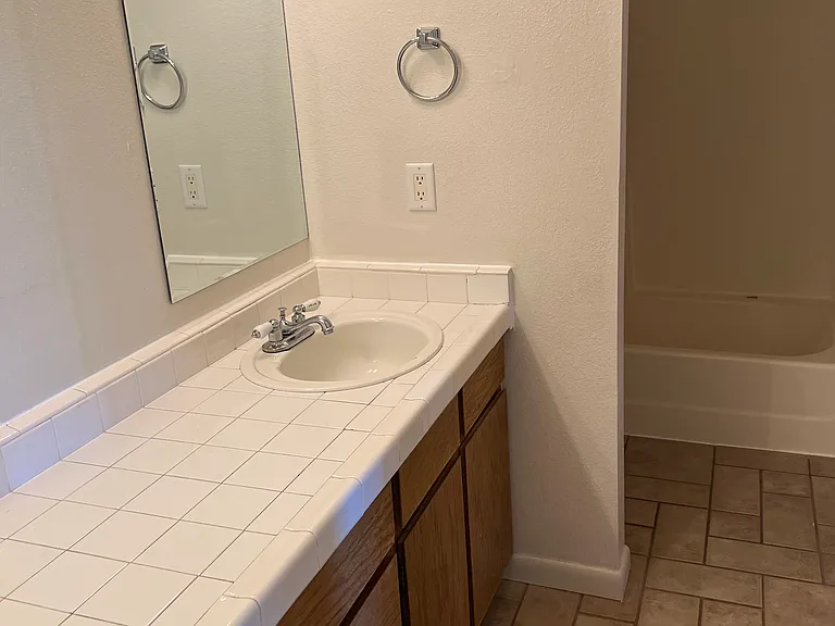 99 Colonial Ave #3 — Photo 1
