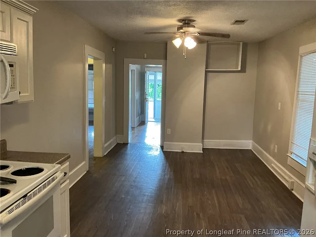 2 bed, 1.5 bath, 1150 sqft, $1,300 — Photo 2