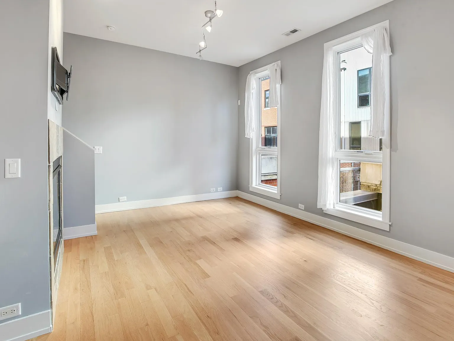 2 bed, 1176 sqft, $2,100 — Photo 4