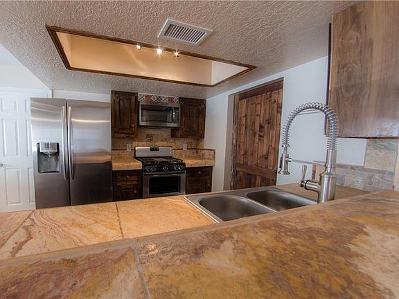 2nd image of 7009 Casa Loma Cir