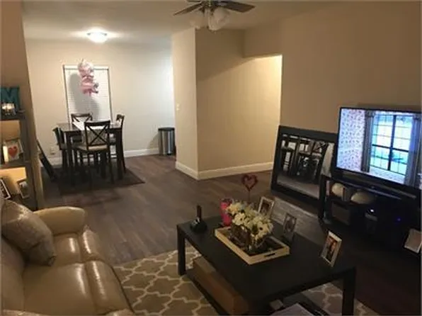 Topanga Canyon - 2255 NE 51st St