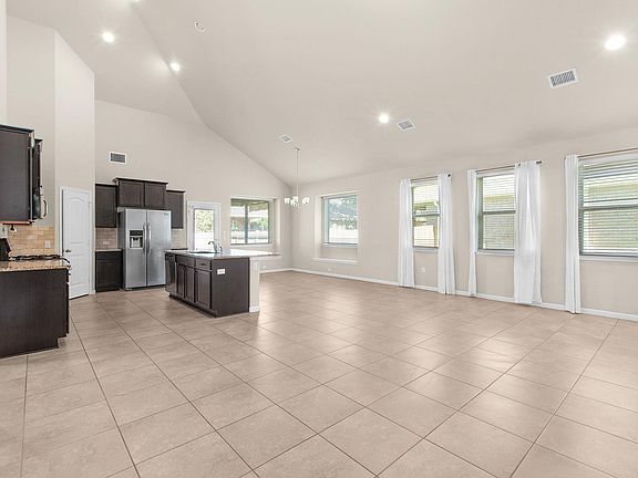 4th image of 2437 Lyla Ln