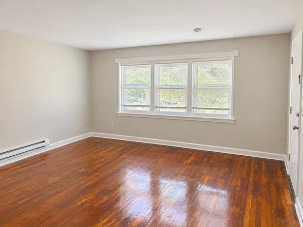 107 School St #4, Springfield, MA 01105