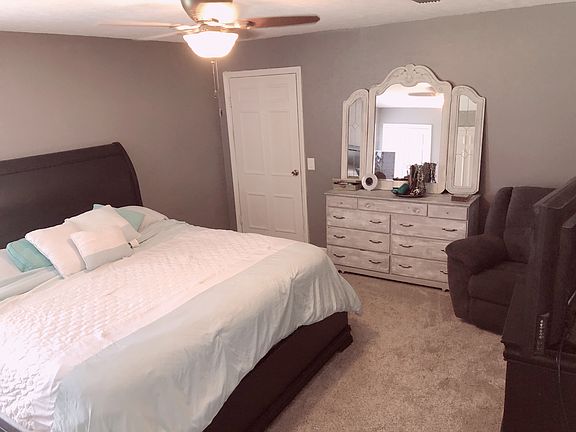 4th image of 703 Sycamore Dr