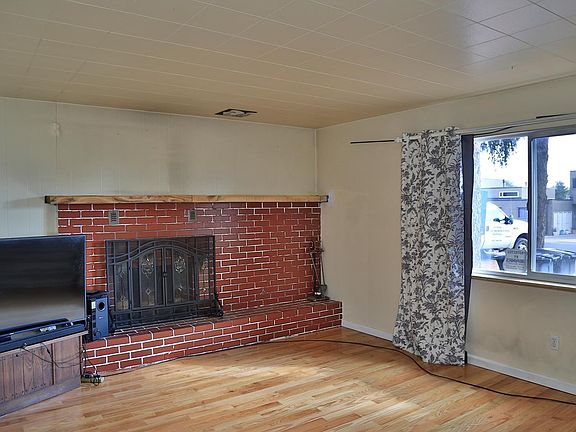 3rd image of 2027 S Vallejo St