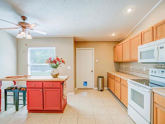 5th image of 11612 Twin Oaks Dr