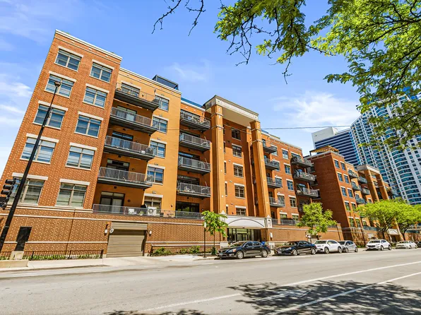 560 W Fulton St APT 602, Chicago, IL 60661