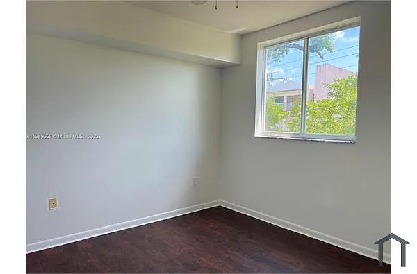 Building Photo - 2600 NW 23rd Ct #303