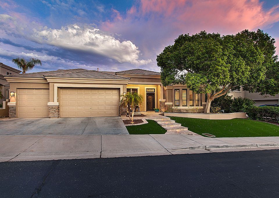 1st image of 445 W Desert Flower Ln
