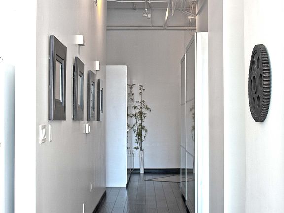 5th image of 1130 S Flower St APT 306