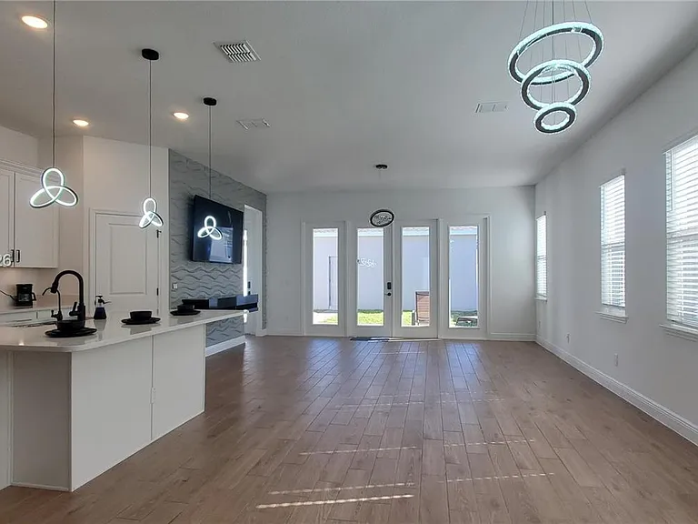 736 Yukon Ln — Photo 7