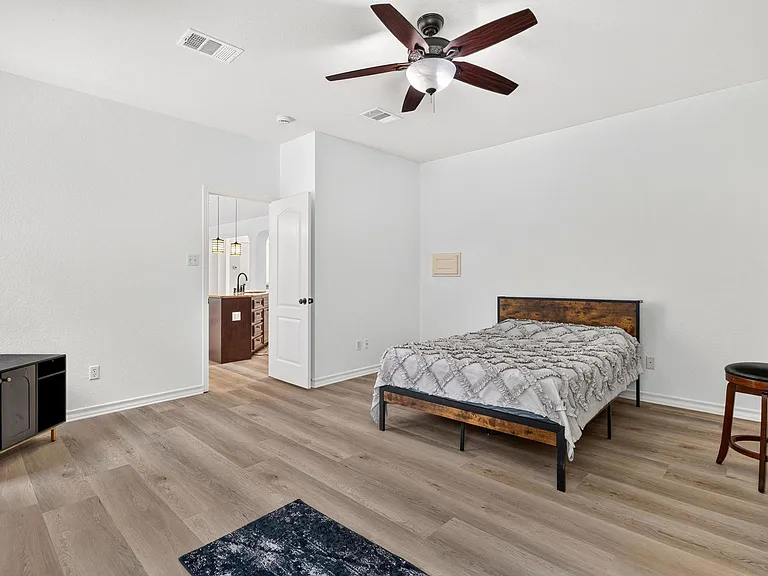 1612 Zunker Cv — Photo 12