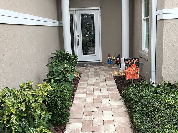 3rd image of 895 Lakeworth Cir