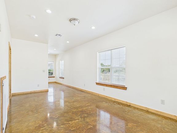 4th image of 1124 Thiele Ln Unit 100