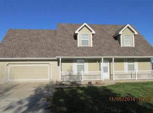 7950 Chez La Terre Dr, Smithville, MO 64089