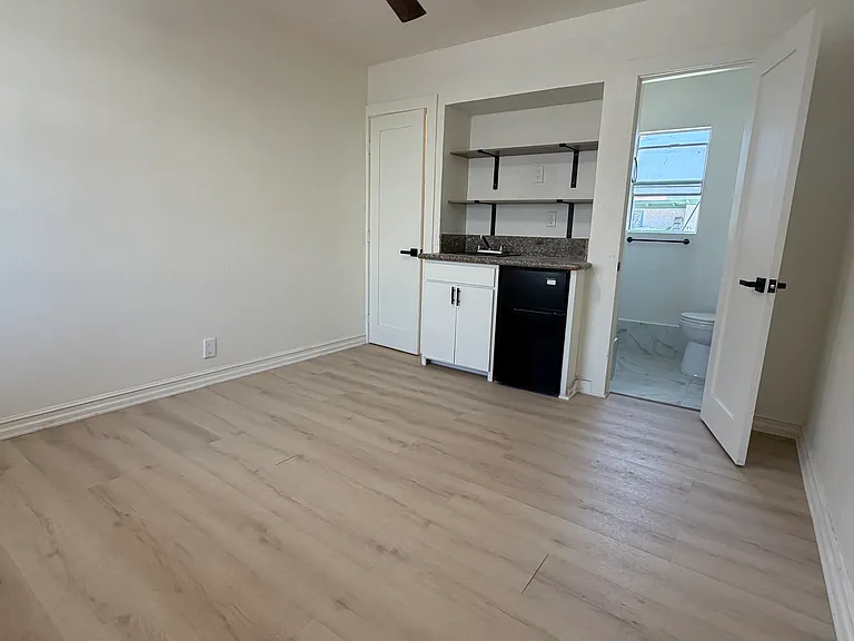 1411 Crenshaw Blvd #5 — Photo 6