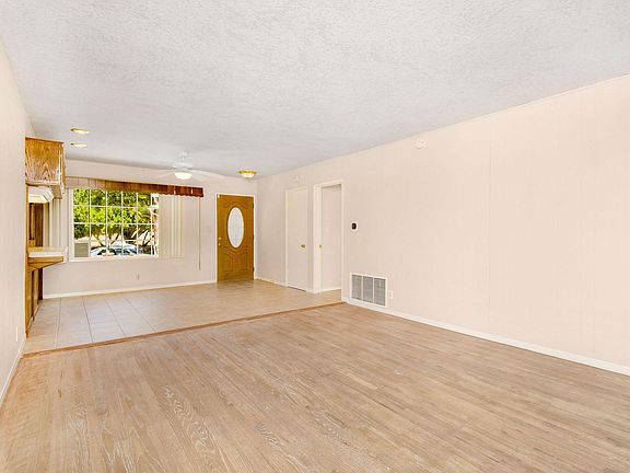 5th image of 13515 Glasgow Pl