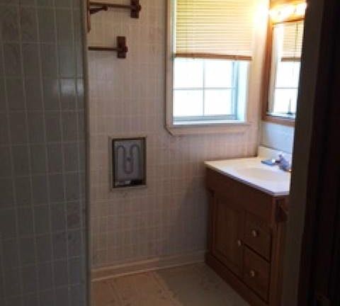 4th image of 742 Glen St