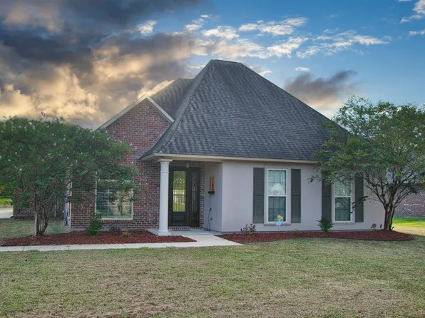 773 Esperanza Dr, Port Allen, LA 70767