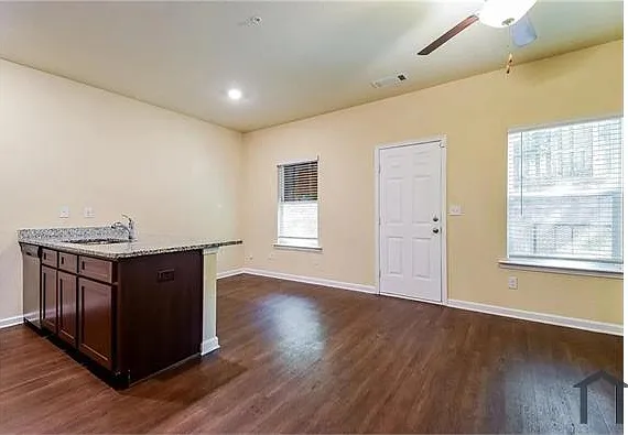507 Highwood Ln — Photo 4