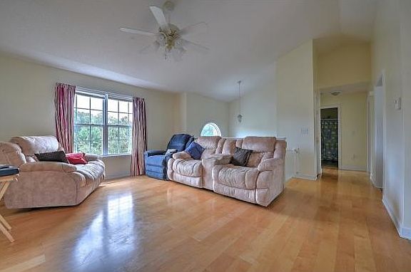 3rd image of 177 Meadowlark Dr