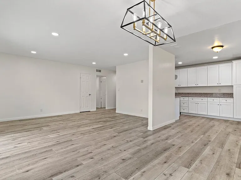 27508 Vilna Ave — Photo 3