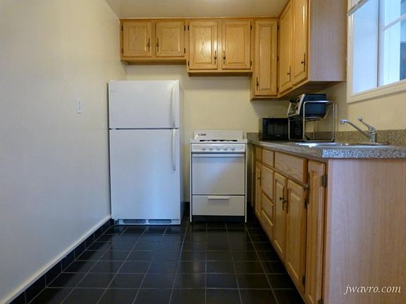 4th image of 2169 Greenwich St #A