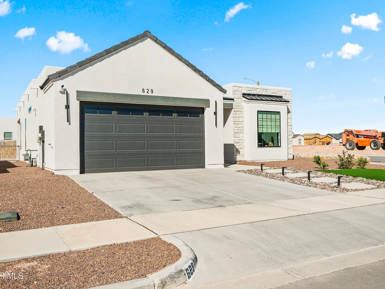 3 bed, 2.0 bath, 1706 sqft, $2,700 — Photo 2