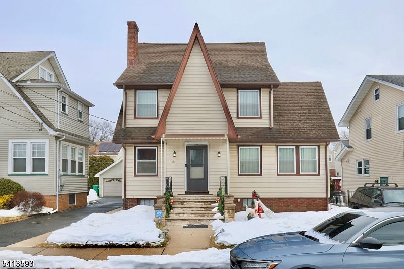 24 Hewitt Ave