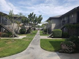 4282 E Dayton Ave, Fresno, CA