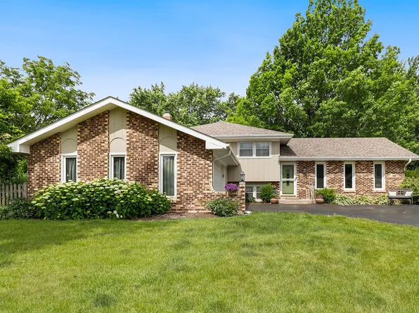 11S560 Whittington Ln, Naperville, IL 60564