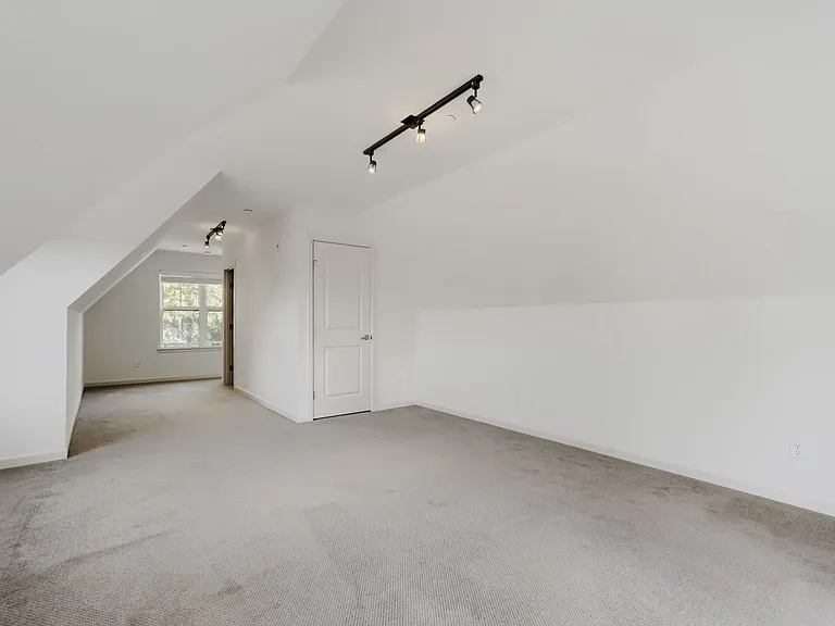 303 Bellevue Way SE — Photo 26