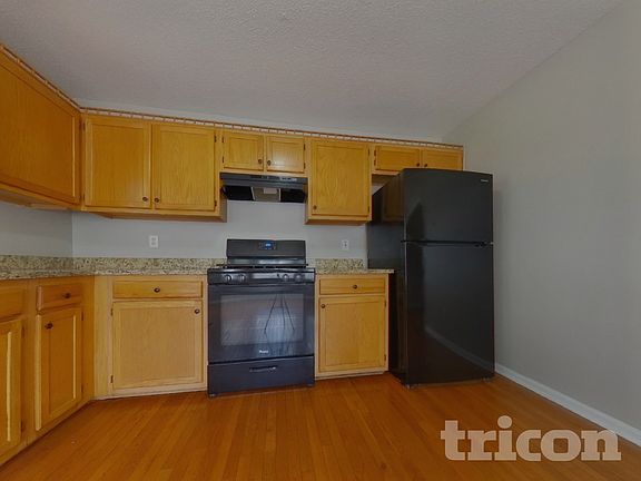 5th image of 447 Kent Ln
