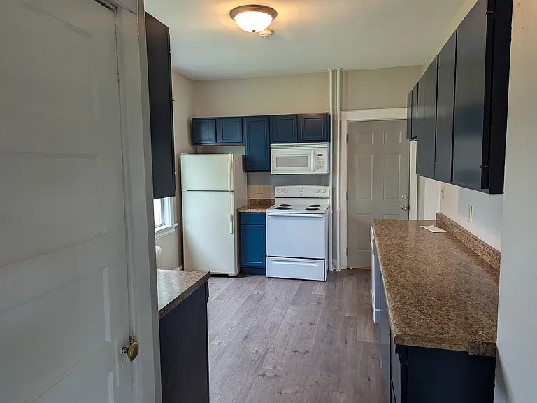 818 N 6th Ave E — Photo 5