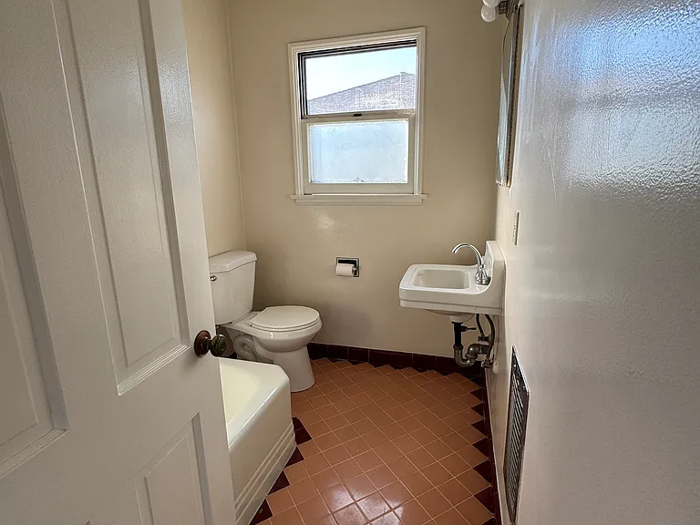 303 W Woodward Ave #B — Photo 21
