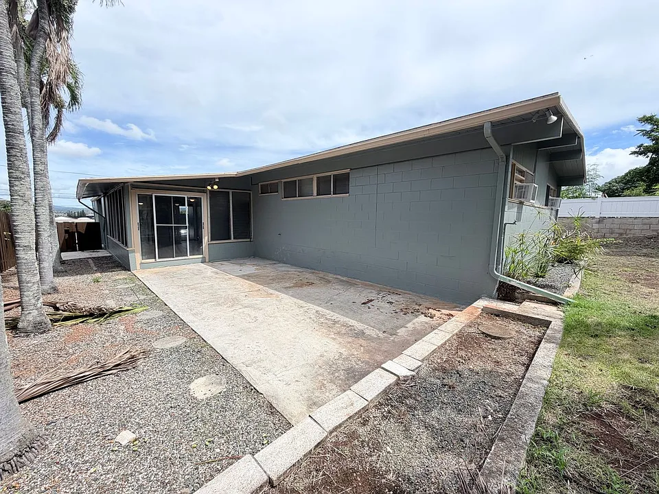 1427 Puanakau St
