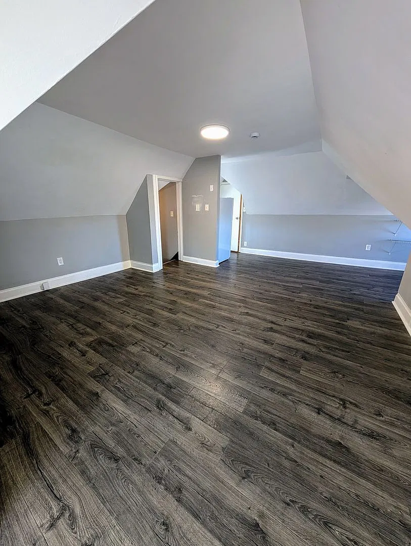 520 Brownsville Rd — Photo 3