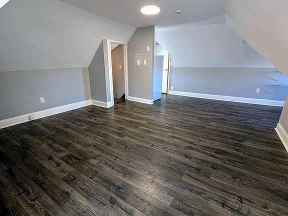 3rd image of 520 Brownsville Rd APT 3