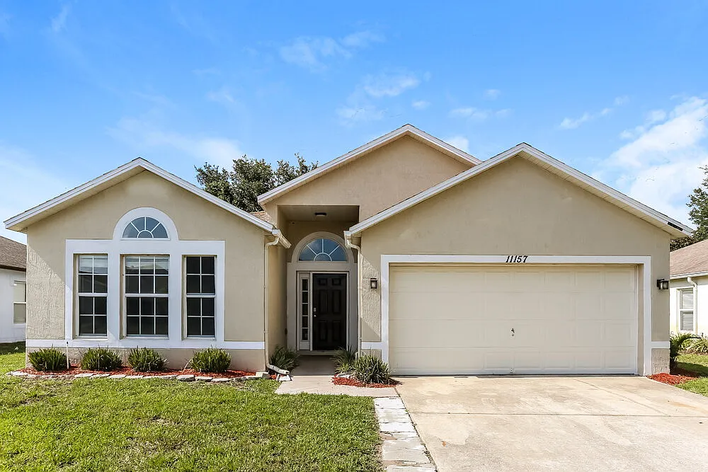 3 bed, 2.0 bath, 1865 sqft, $2,220 — Photo 1