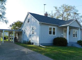 417 SW 7th St, Fairfield, IL 62837