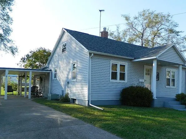 417 SW 7th St, Fairfield, IL 62837