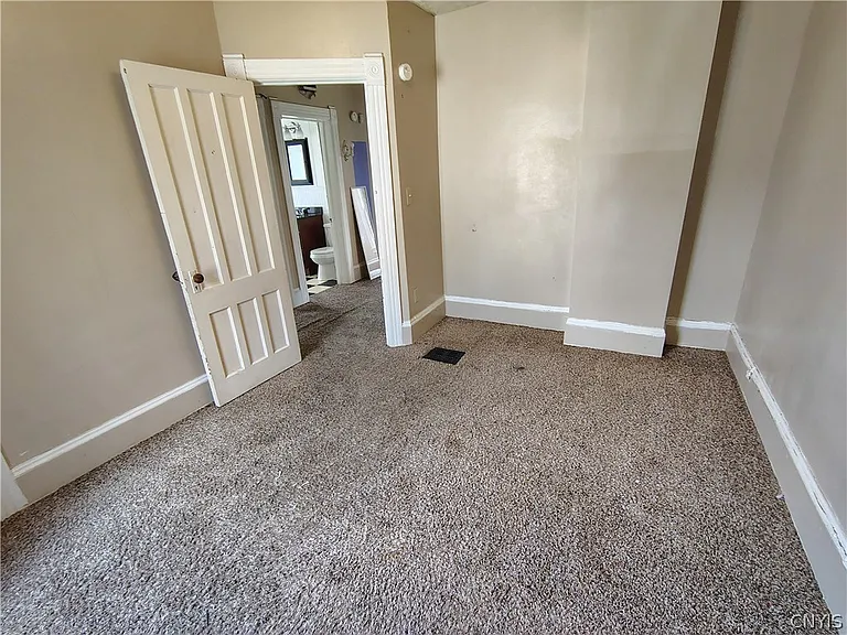 2331 Midland Ave — Photo 12